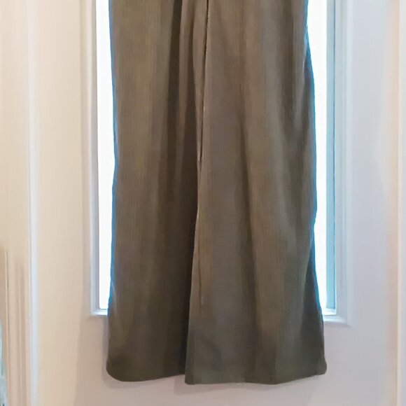 Cider 💚 Womens Adorable Olive Green Corduroy Wide Leg Overalls 💚 - Picture 4 of 16